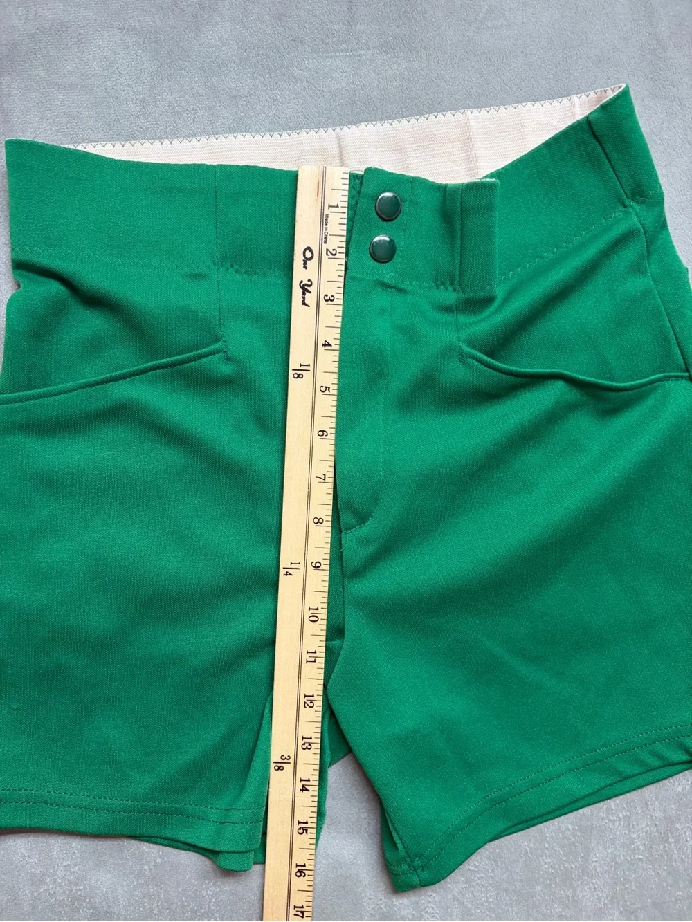 VTG BIKE Athletic C900 Shorts Mens M Green USA Made 80s Coach Gym Polyester Snap